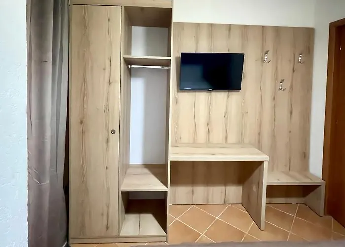 Ξενοδοχείο Ibiza Golem (Tirana)